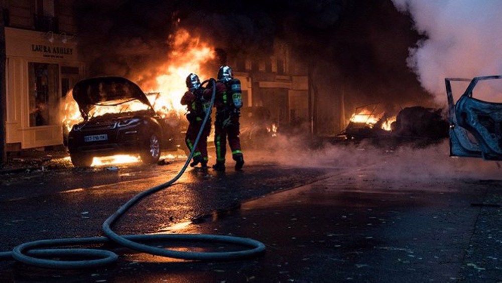 France : réveillon du Nouvel An émaillé d’incendies et d’interpellations 