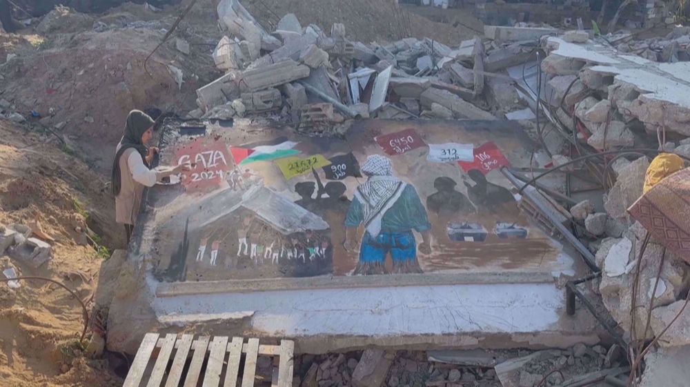 Palestinian artist transforms rubble of Gaza houses into art