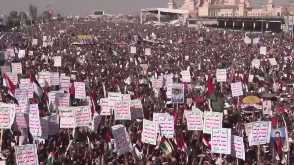 Protesters in Sana’a condemn US, UK attack on Yemen