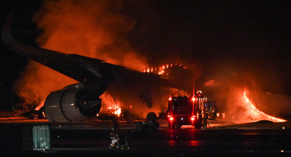 Japan: Passengers evacuate blazing airliner at Tokyo airport
