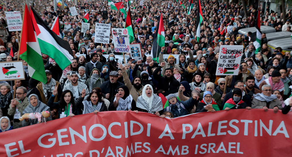 Spaniards rally en masse to call for Gaza truce, reject ties with Israel 