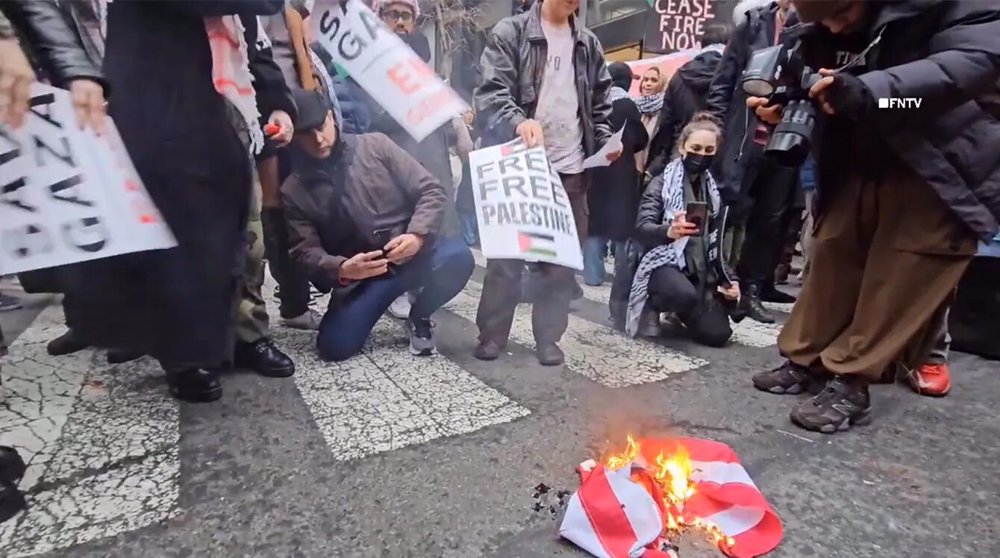 New York: drapeau américain brûlé lors de manifestations pro-palestiniennes