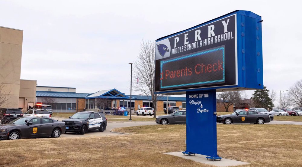 US school shooting leaves behind 'multiple gunshot victims' 