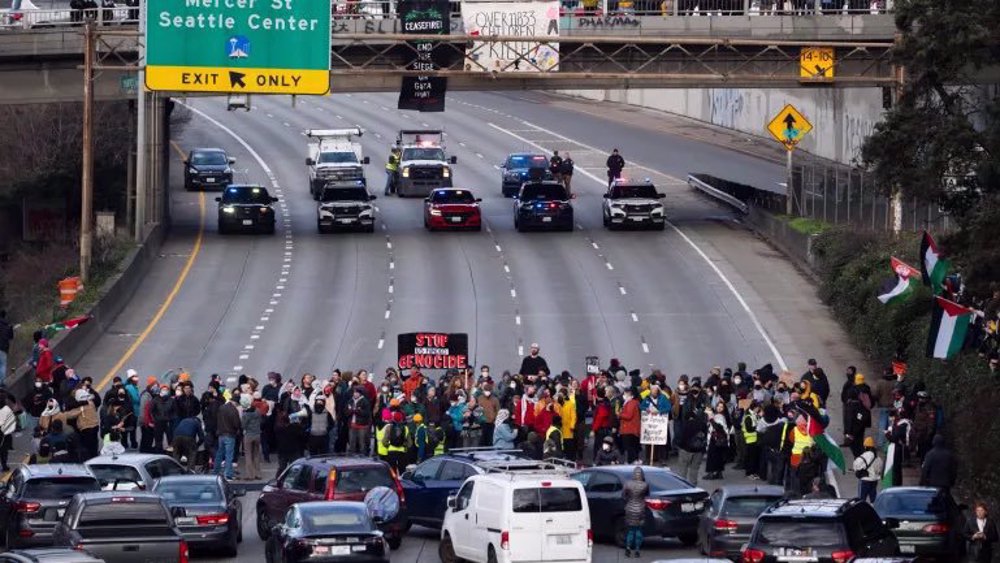 Protestors demanding ceasefire in Gaza block major freeway in Seattle