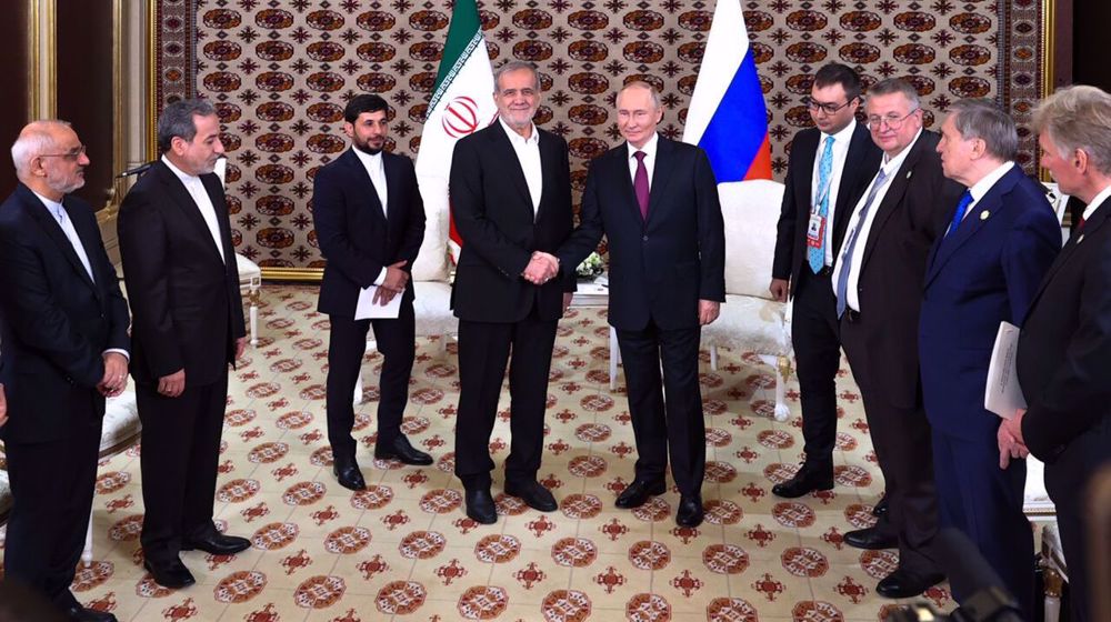 Pezeshkian dan Putin memuji hubungan “strategis” antara Iran dan Rusia