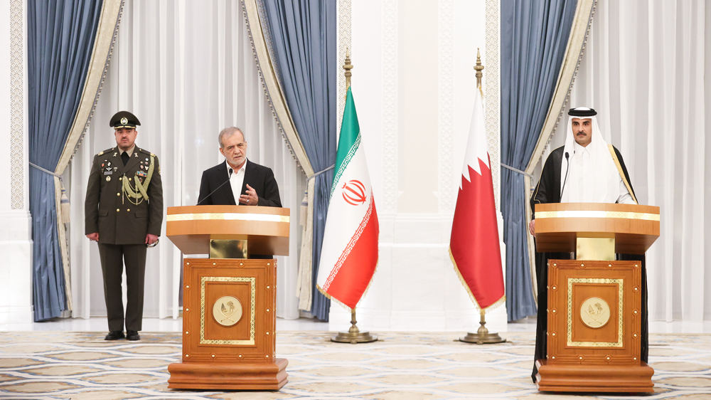 Iranian President Masoud Pezeshkian (L) addresses a joint press conference with Qatar’s Prime Minist