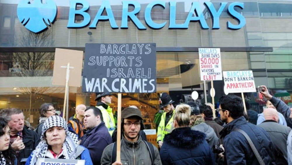 Belfast: les militants accusent Barclays de soutenir le génocide à Gaza