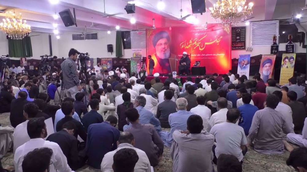 Pakistanis hold memorial service for late Hezbollah chief