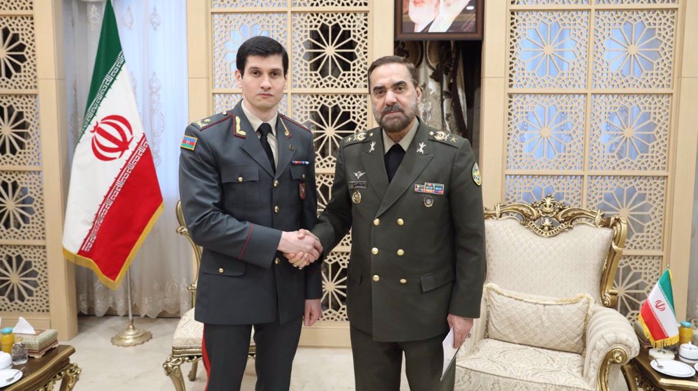 Iran, Azerbaijan top brass underline military, defense cooperation