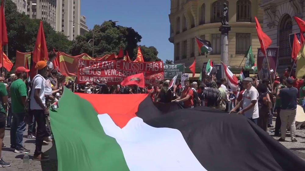 Hundreds in Rio de Janeiro rally to slam countries sending money, bombs to Israel