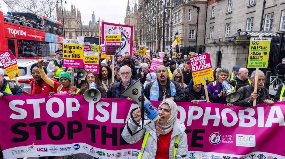 1 in 3 Muslims considers leaving UK due to rising Islamophobia