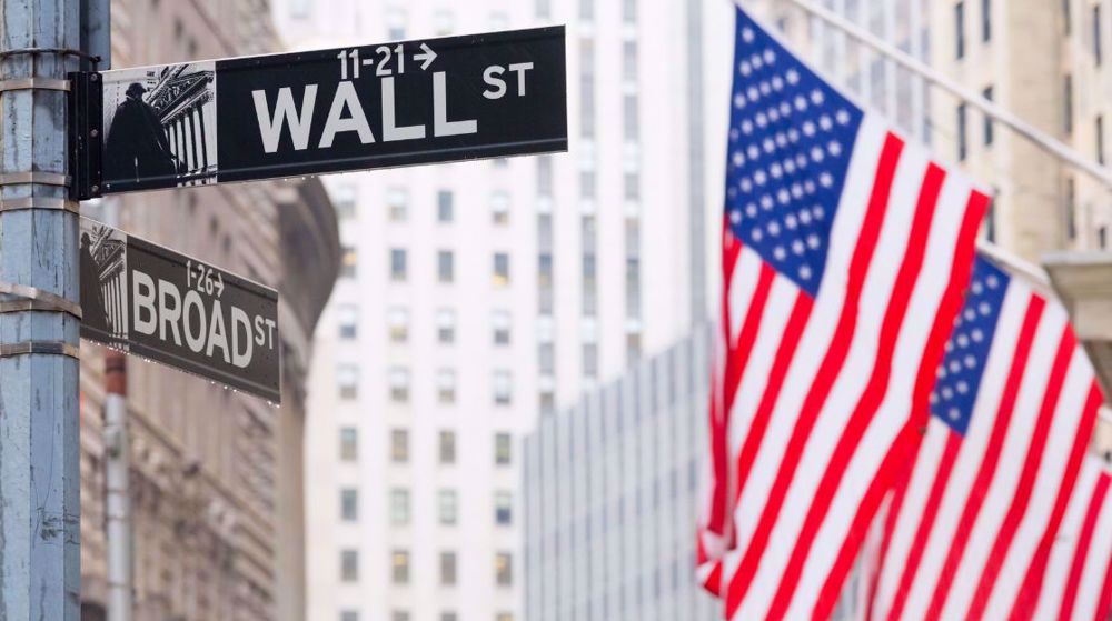 Wall St falls as Russia-Ukraine tensions raise concerns 