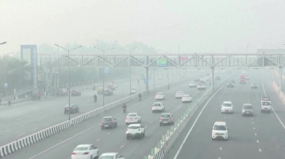 New Delhi chokes under toxic smog as air quality remains at hazardous levels