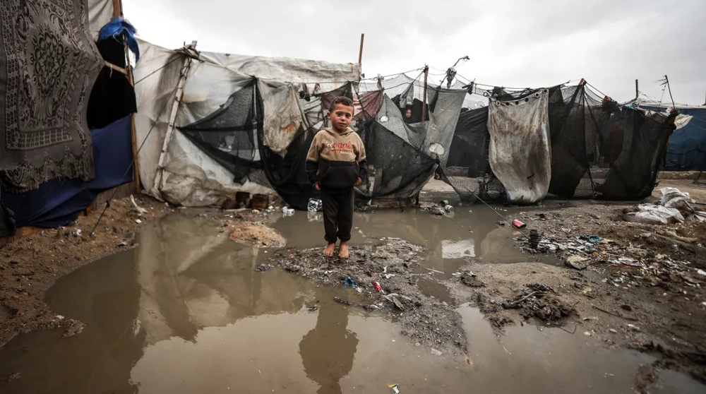 De fortes pluies inondent les tentes de Gaza sous les frappes israéliennes