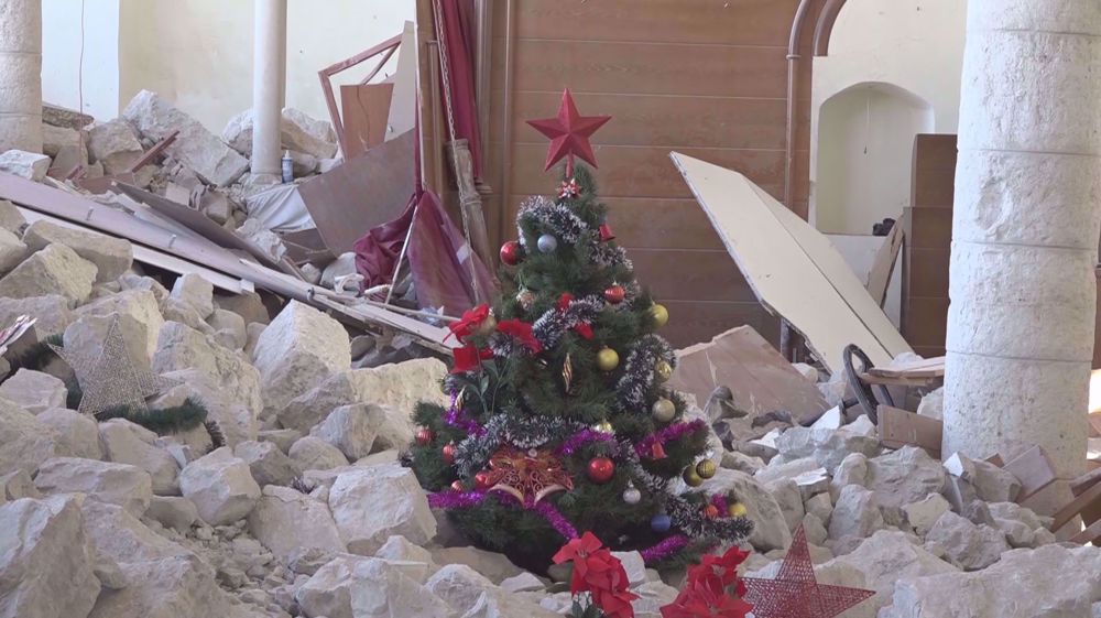 Lebanese Christians celebrate Christmas over ruins