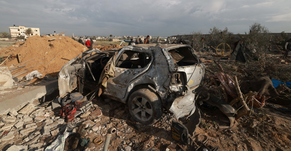 Gazans mourn 10 Palestinians killed in Israeli strikes 