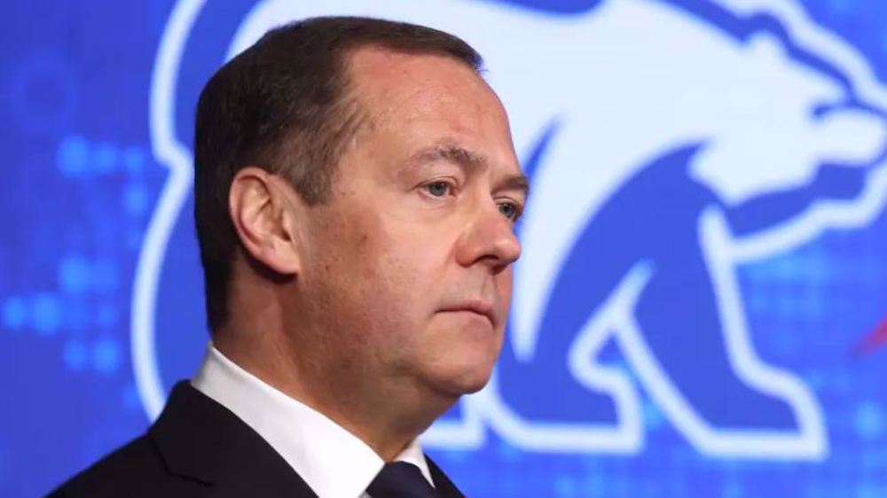Medvedev threatens to nuke Washington, Berlin and London if Russia forced to retreat