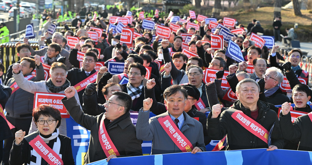 South Korean doctors march to protest medical school quotas