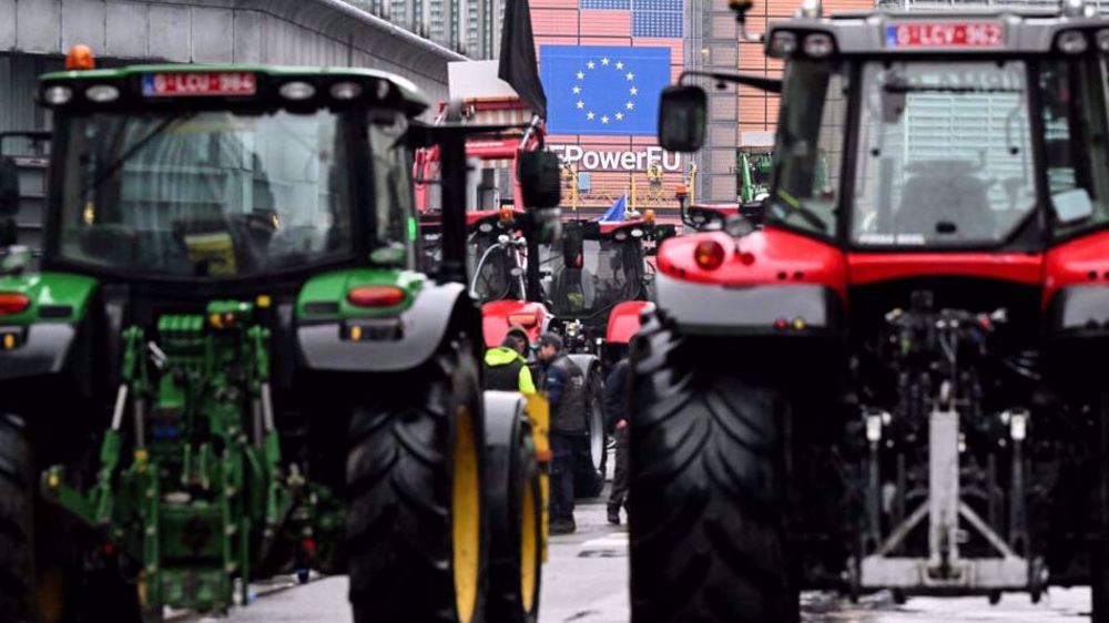 In Brussels, frustrated European farmers clash with police