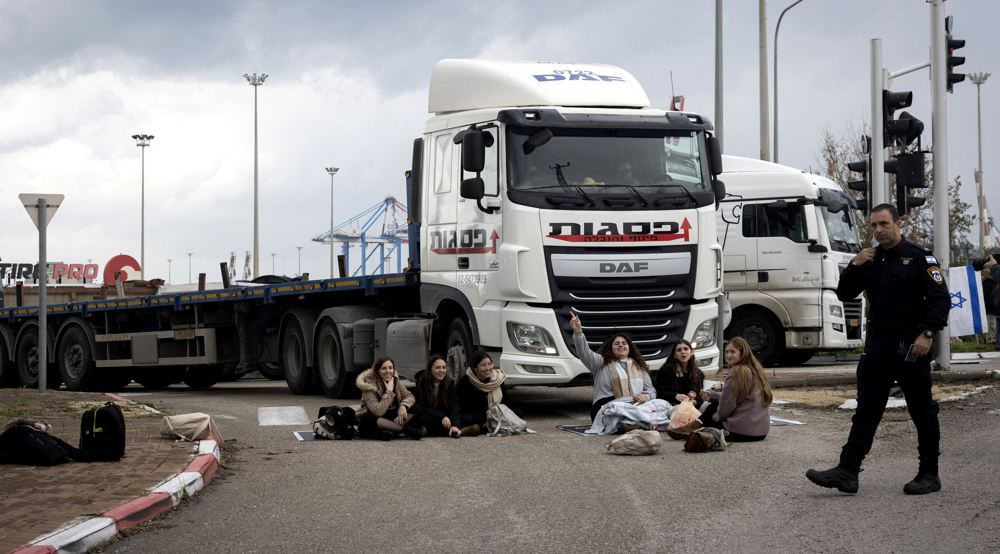 Israeli protesters block Gaza aid trucks amid looming famine