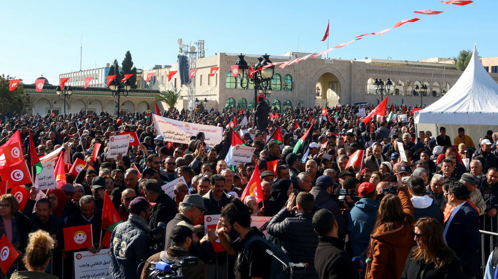 Thousands of union members protest in Tunis