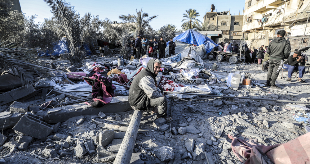 At least 14 killed as Israel bombs house in Rafah 