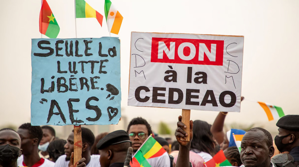 La levée des sanctions contre le Niger, le Mali et la Guinée a-t-elle apaisé les tensions ?