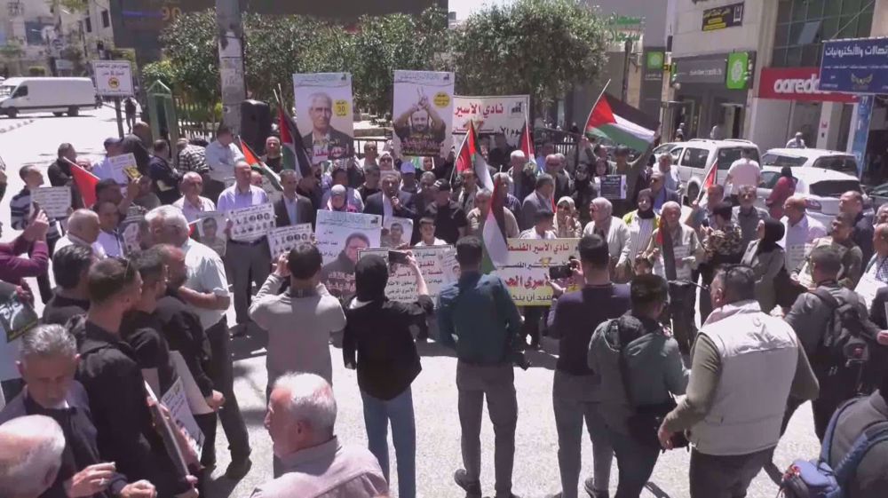 Palestinians take to streets across West Bank to mark Prisoners Day