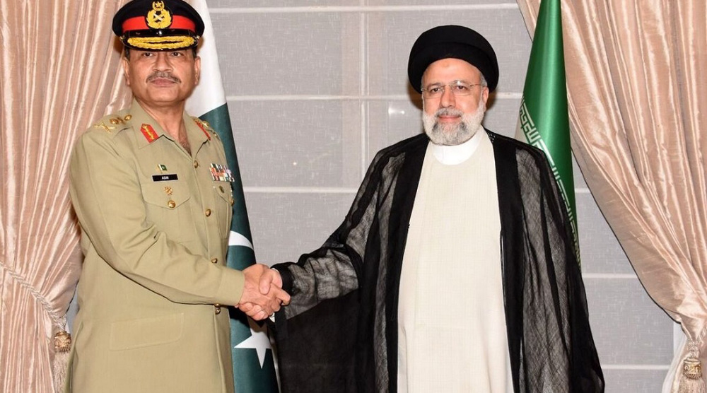 L'Iran et le Pakistan renforcent leur coopération militaire (Raïssi)