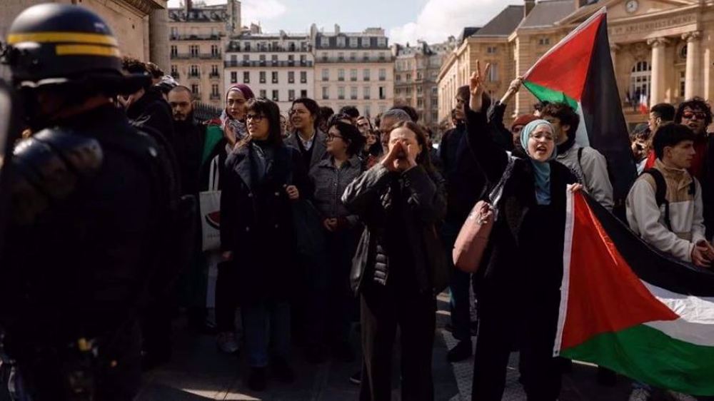 France: des étudiants manifestent contre la "complicité de Macron" dans le "génocide" à Gaza