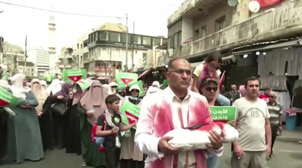 Jordanians march after Friday prayers in support of Palestinians