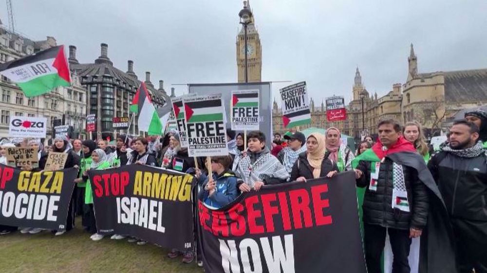 Thousands of pro-Palestinian protesters march through London