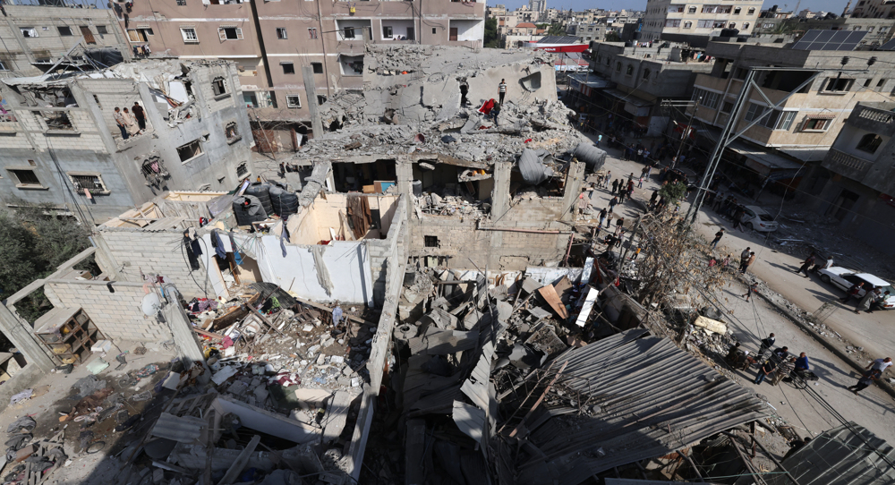 Palestinian rescuers search for casualties following Israeli strike on Rafah