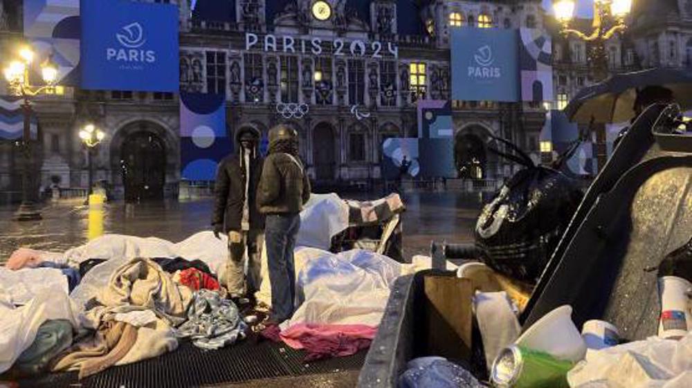 Police dismantle migrant camp near Paris city hall