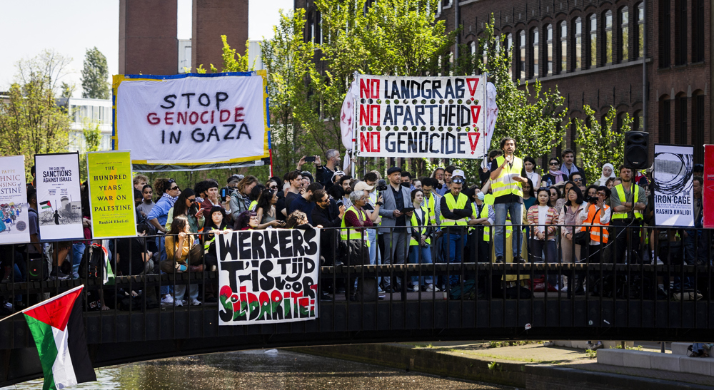 Police clash with pro-Palestinian protesters at Amsterdam University