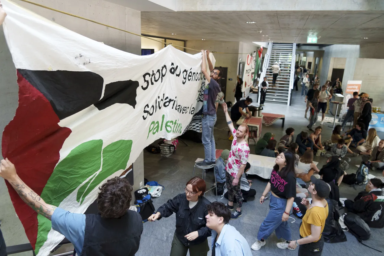Suisse: des étudiants pro-palestiniens malmenés par la police  