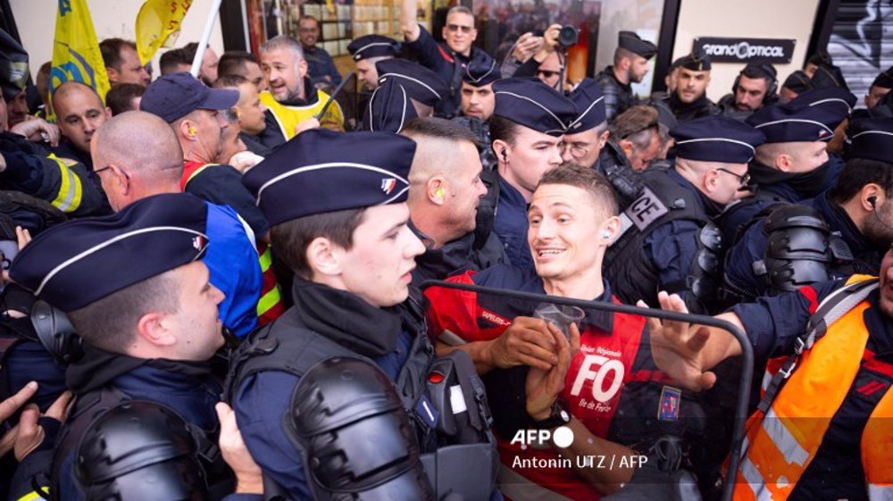 Clashes in Paris as firefighters unions protest working conditions