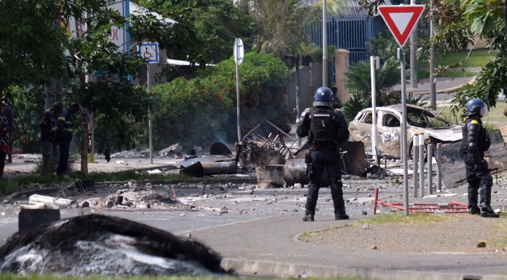 Troubles en Nouvelle-Calédonie : la France déploie davantage de troupes