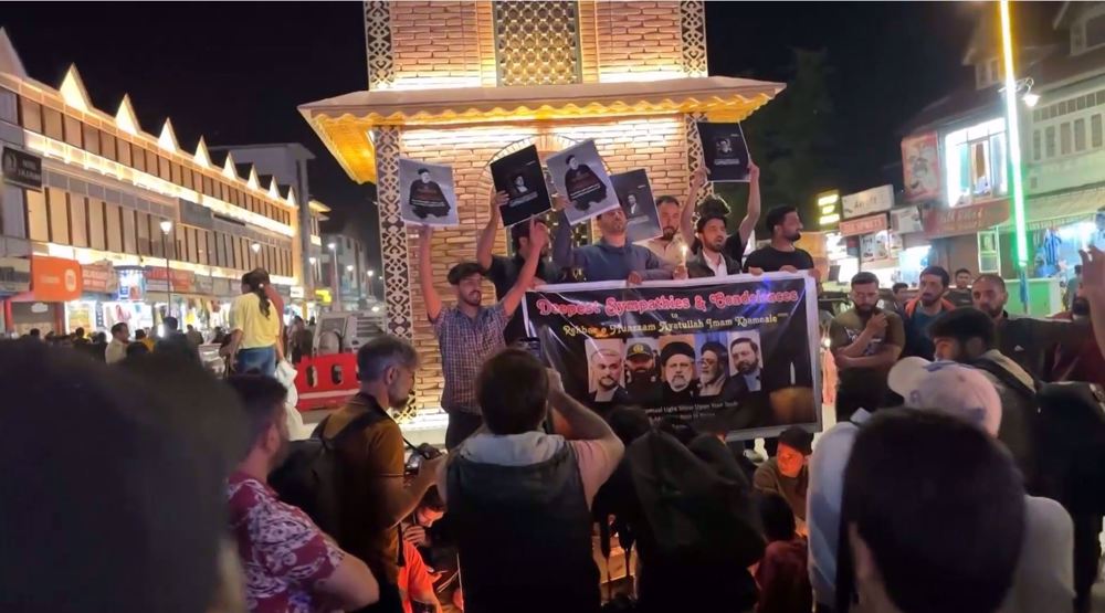 In Srinagar, people mourn martyrdom of Iran’s President Raeisi
