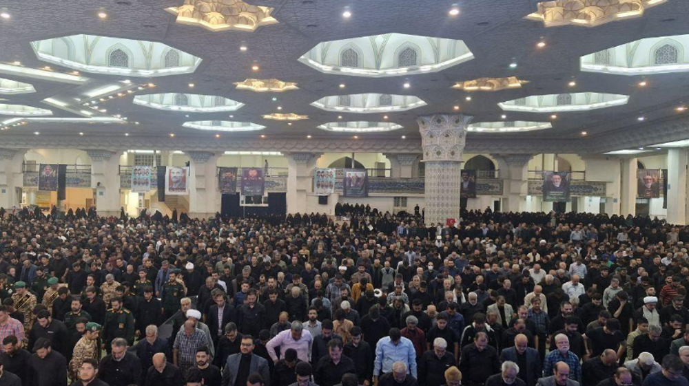 Iran: les Téhéranais font leurs derniers adieux au président martyr Raïssi