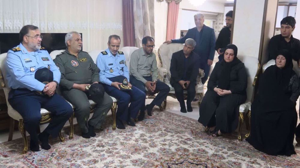 Iranian Army’s Air Force chief visits families of crew martyred in copter crash