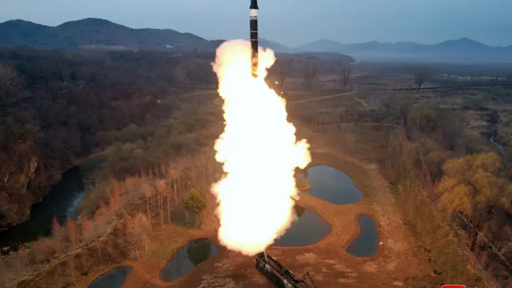 La Corée du Nord tire un barrage de missiles vers la mer du Japon
