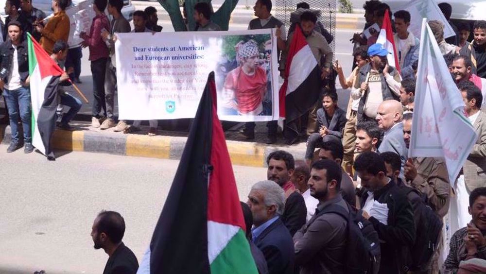 Manifestation de solidarité avec les étudiants américains à l’université de Sanaa