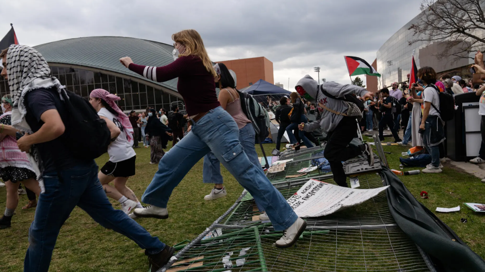 USA: des étudiants pro-palestiniens résistent à l’ordre d’évacuer leur campement au MIT 