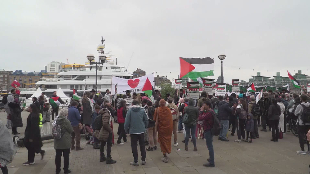 Gaza Freedom Flotilla drops anchor in UK waters 