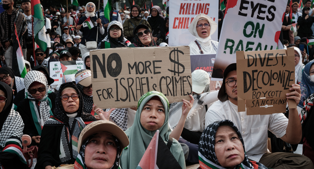 Thousands rally outside US embassy in Jakarta to condemn Israeli war