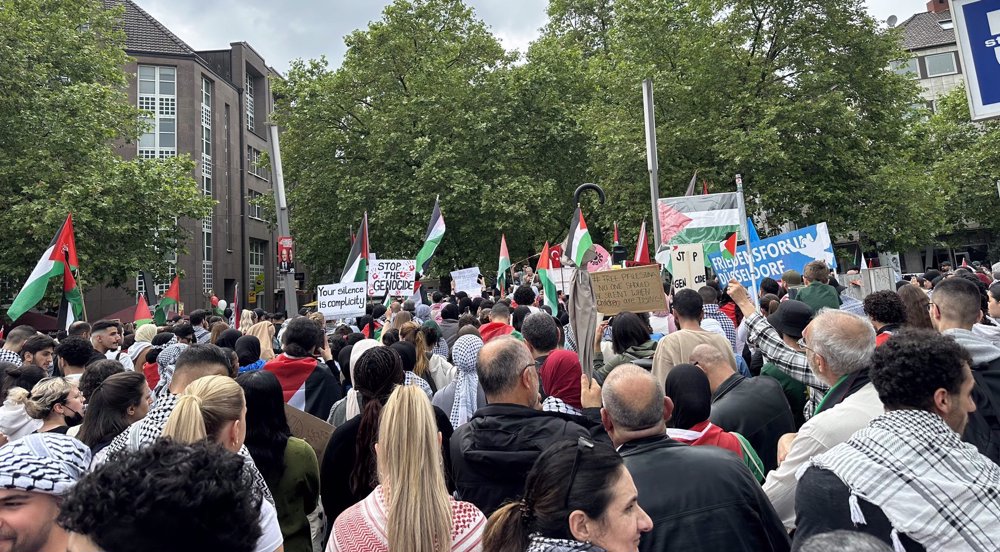 Hundreds demand peace in Gaza at pro-Palestine rally in Dusseldorf
