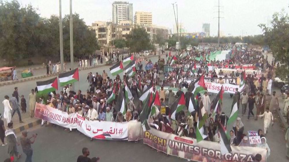 Student march onto US consulate in Karachi in support of Palestinians