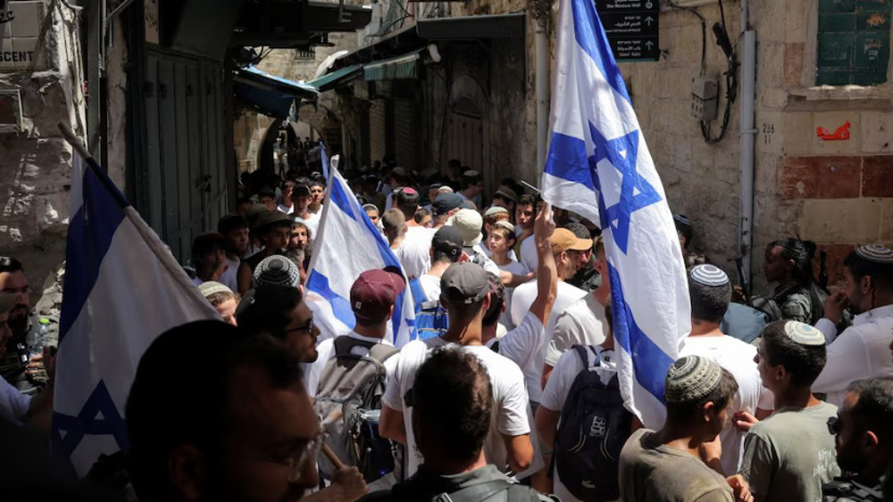 Israeli settlers march through al-Quds Old City on contentious Flag Day