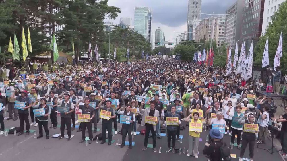 South Korean unions rally for rights as corporate profits soar, labor strife grows